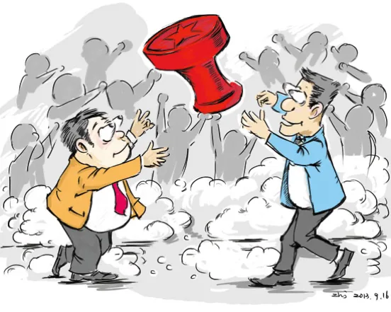 漫画：两名男子隔着人群互相抛接一顶巨大的红色官帽，脚下扬起尘土，背景是大片灰色剪影人群。