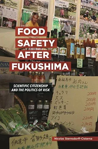 书封《Food Safety After Fukushima: Scientific Citizenship and the Politics of Risk》，作者Nicolas Sternsdorff-Cisterna，背景为日本农产品直销摊位照片，摆放着瓶装调味品和手写日文价签。